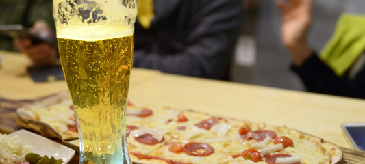 連休明けの疲れをリセット。金曜夜の「ご褒美トマト」で心と体を労わる晩酌習慣